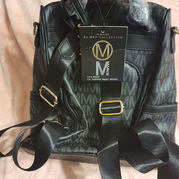 Black backpack - Picture 3 of 3